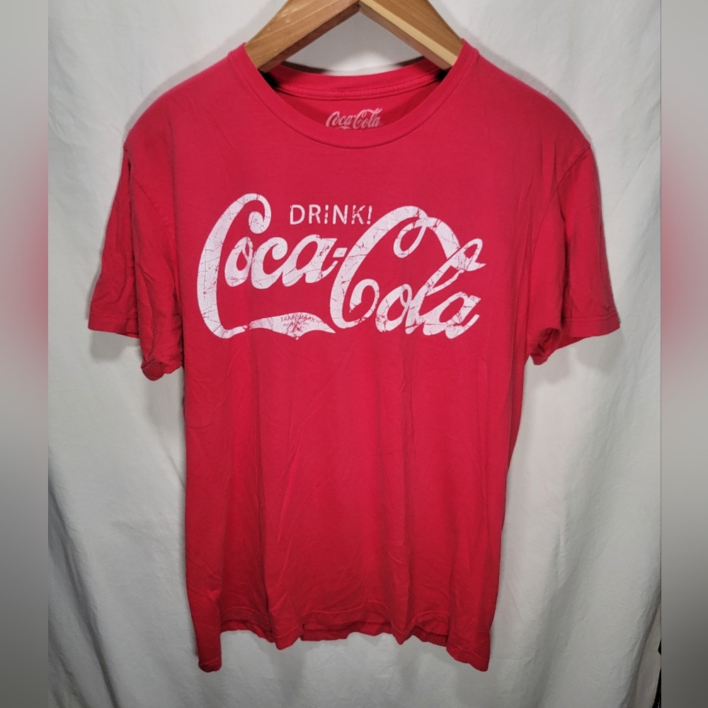 Unisex Coca-Cola red and white distressed t-shirt in great shape